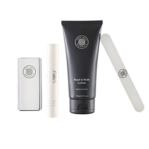 Forever Flawless - Deluxe Manicure Kit - NIB - Picture 1 of 6